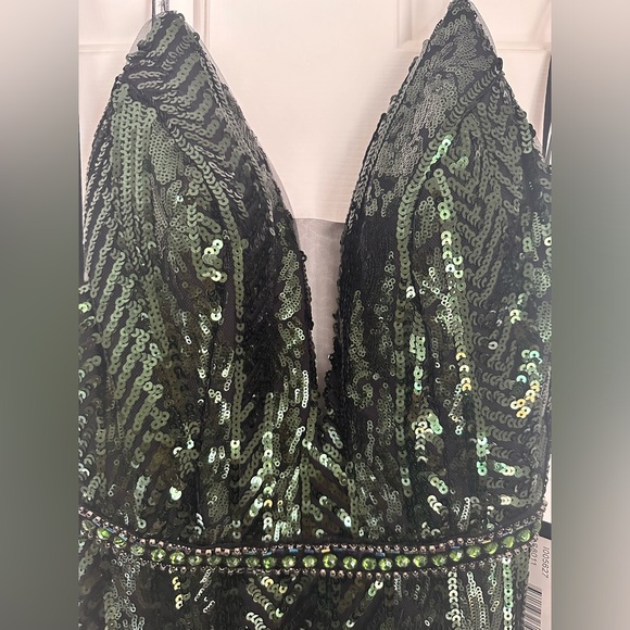 Emerald Green Gown (NWT) - Picture 3 of 5